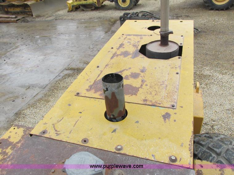 image for item G8779 Vibromax 2000 W1102D vibratory smooth drum roller