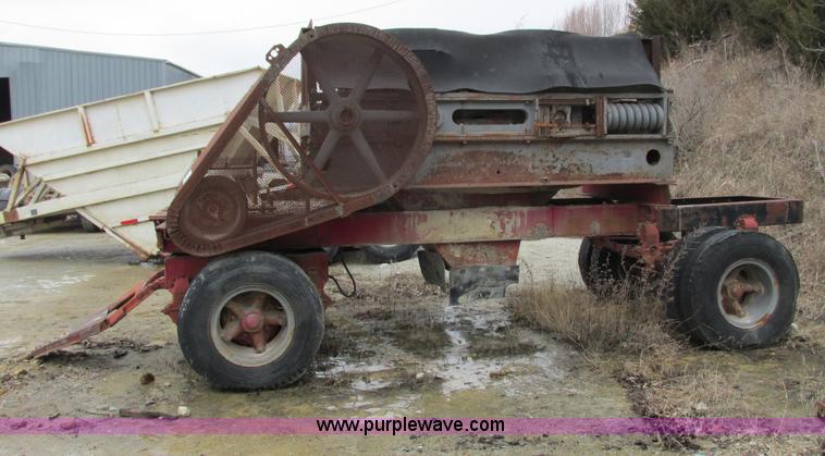 image for item G8785 Austin Western roll crusher