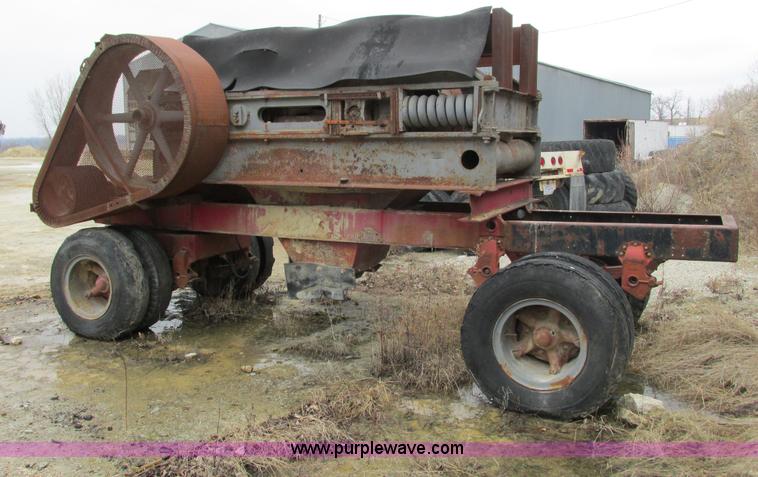 image for item G8785 Austin Western roll crusher
