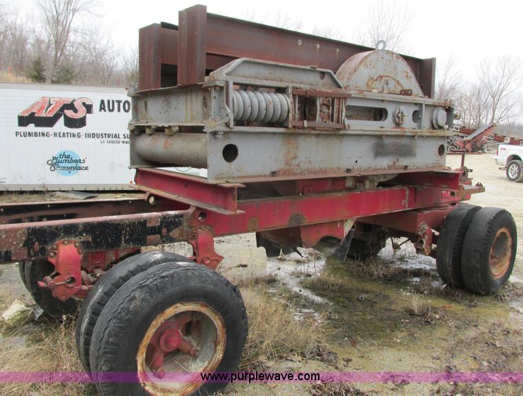 image for item G8785 Austin Western roll crusher