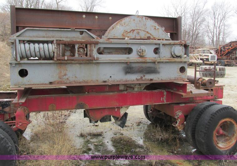 image for item G8785 Austin Western roll crusher