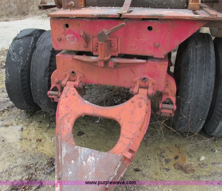 image for item G8785 Austin Western roll crusher