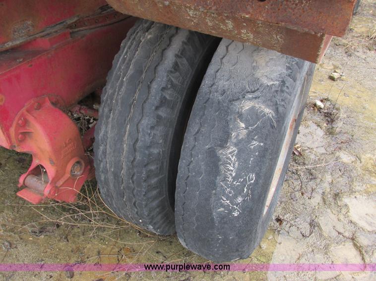 image for item G8785 Austin Western roll crusher