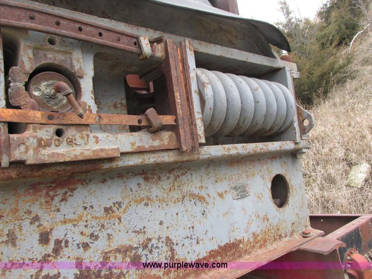 image for item G8785 Austin Western roll crusher
