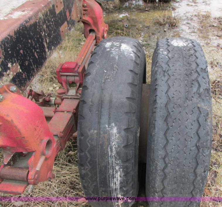 image for item G8785 Austin Western roll crusher