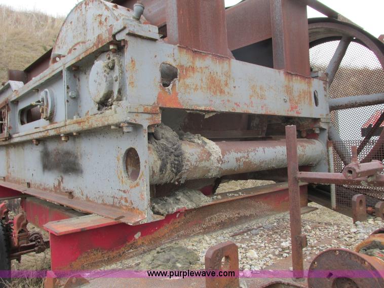 image for item G8785 Austin Western roll crusher