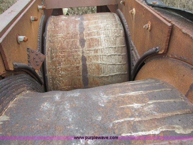 image for item G8785 Austin Western roll crusher
