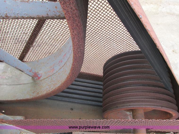 image for item G8785 Austin Western roll crusher