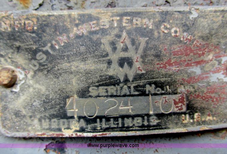 image for item G8785 Austin Western roll crusher