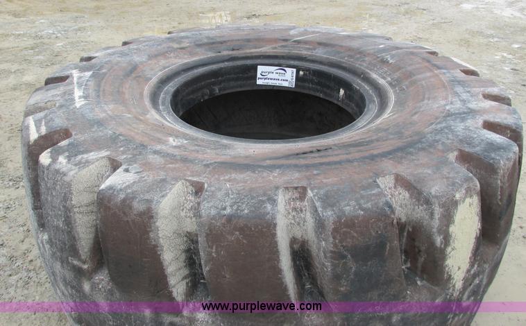 image for item G8787 35/65-33 loader tire