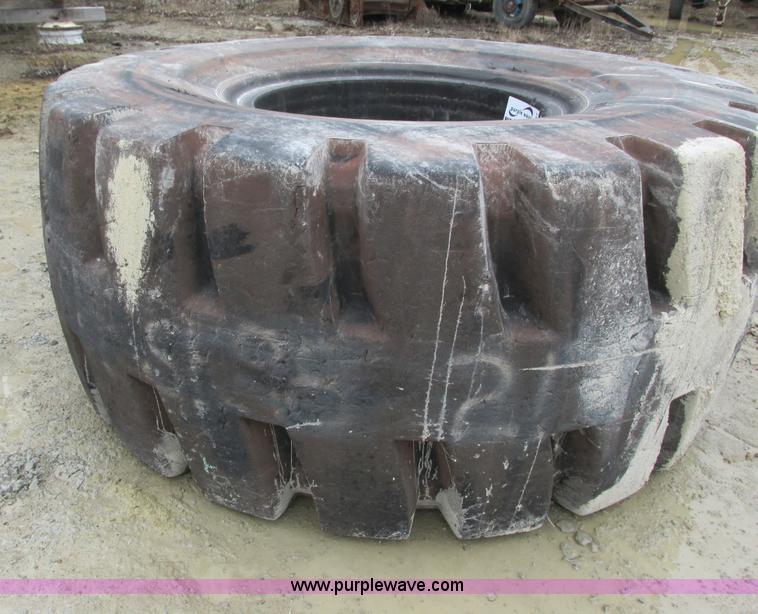 image for item G8787 35/65-33 loader tire