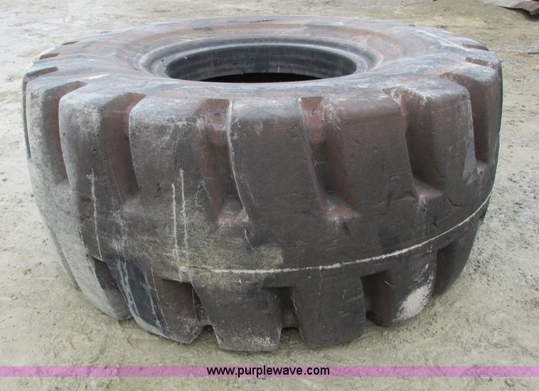 image for item G8787 35/65-33 loader tire