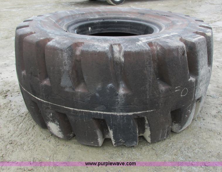 image for item G8787 35/65-33 loader tire
