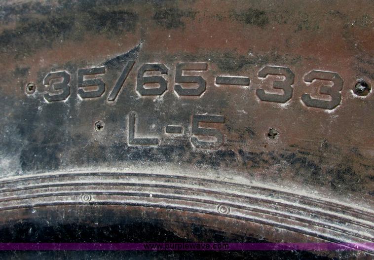 image for item G8787 35/65-33 loader tire