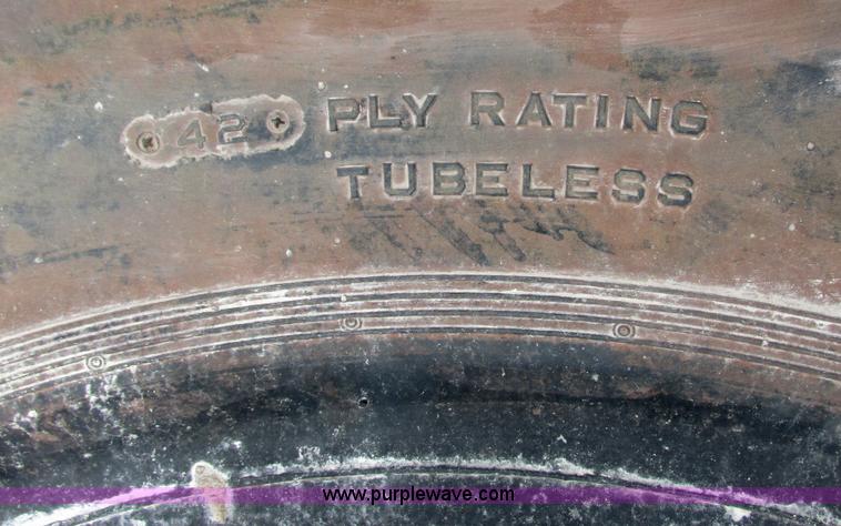 image for item G8787 35/65-33 loader tire