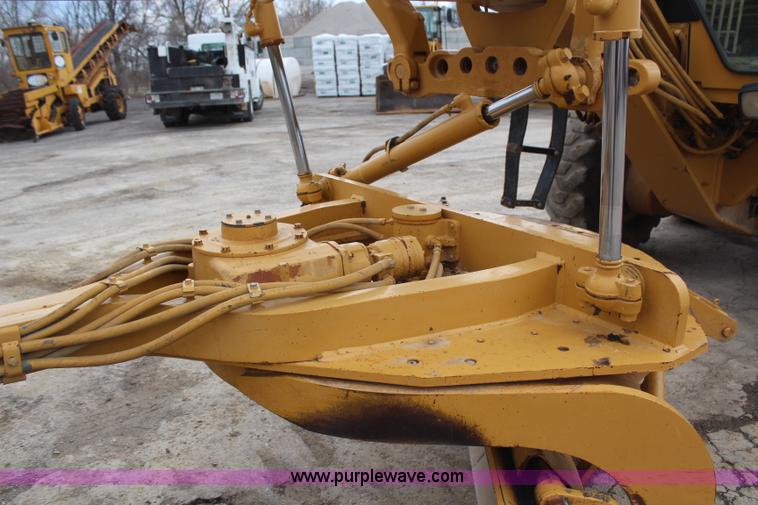 image for item H1421 1998 Caterpillar 140H articulated motor grader