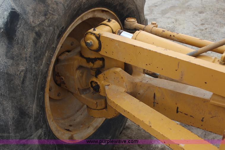 image for item H1421 1998 Caterpillar 140H articulated motor grader