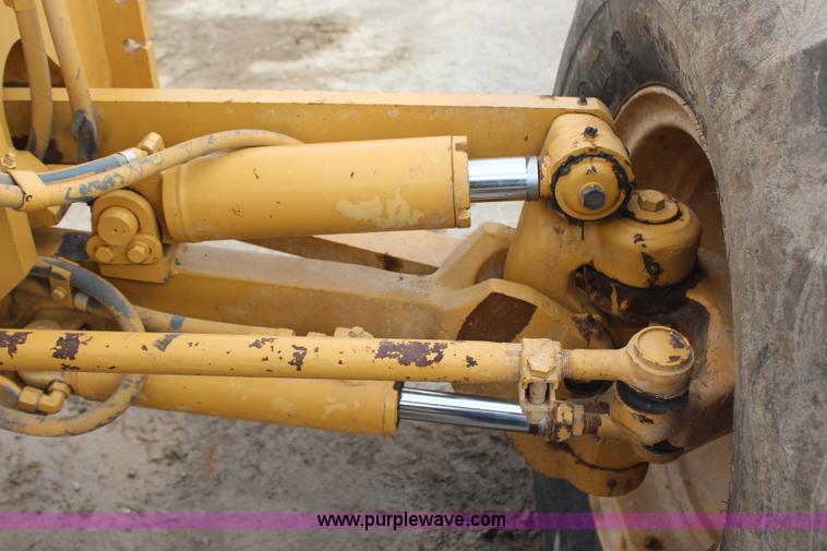 image for item H1421 1998 Caterpillar 140H articulated motor grader