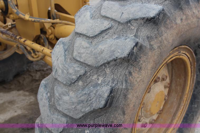 image for item H1421 1998 Caterpillar 140H articulated motor grader