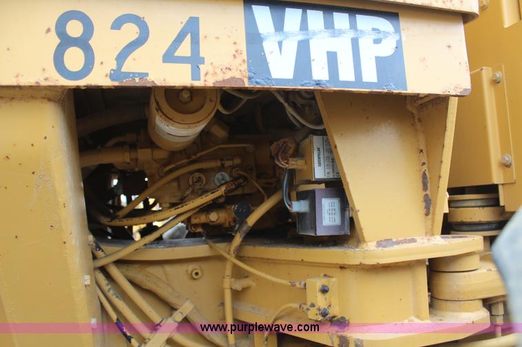 image for item H1421 1998 Caterpillar 140H articulated motor grader