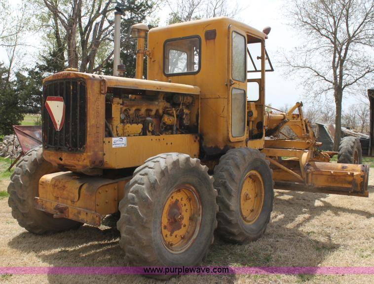 image for item H2113 Caterpillar 12 motor grader