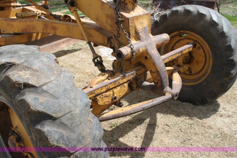 image for item H2113 Caterpillar 12 motor grader