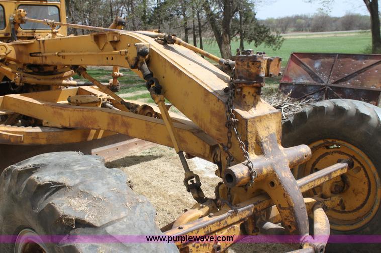image for item H2113 Caterpillar 12 motor grader