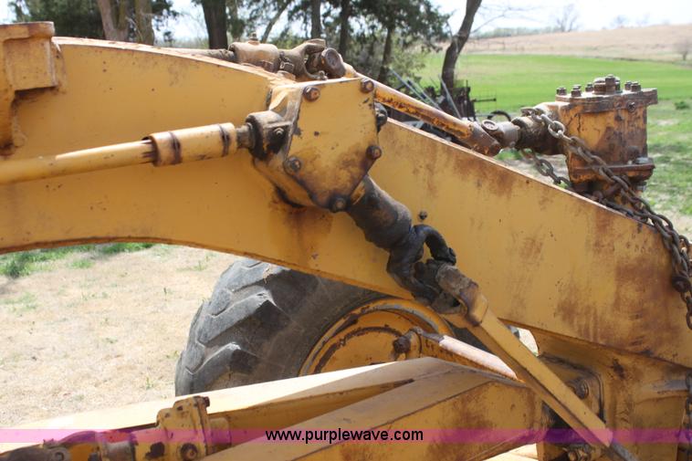 image for item H2113 Caterpillar 12 motor grader