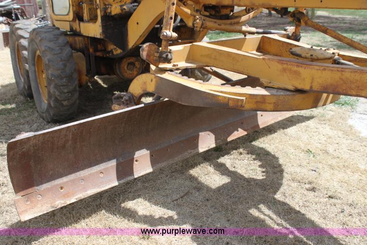 image for item H2113 Caterpillar 12 motor grader