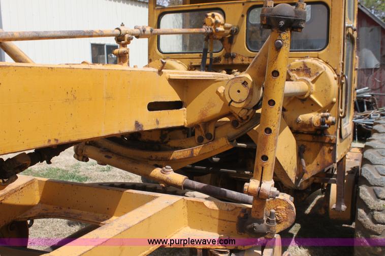 image for item H2113 Caterpillar 12 motor grader