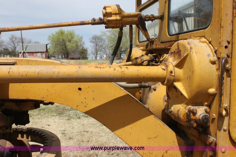 image for item H2113 Caterpillar 12 motor grader