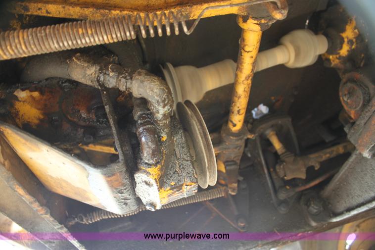 image for item H2113 Caterpillar 12 motor grader