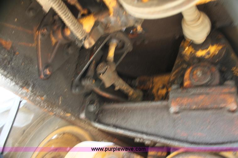 image for item H2113 Caterpillar 12 motor grader