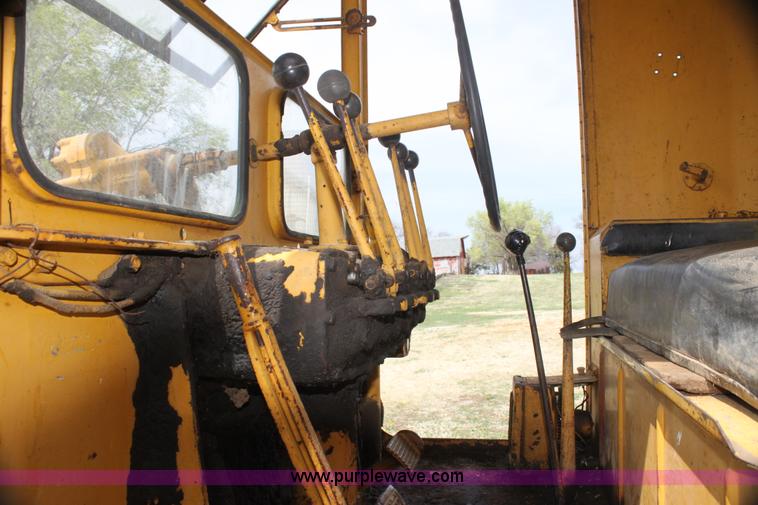 image for item H2113 Caterpillar 12 motor grader