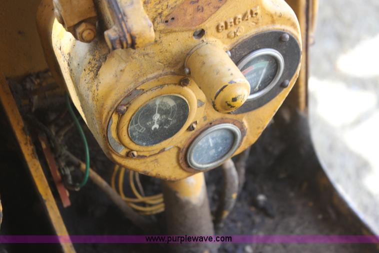 image for item H2113 Caterpillar 12 motor grader