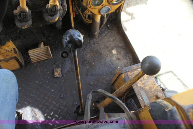 image for item H2113 Caterpillar 12 motor grader