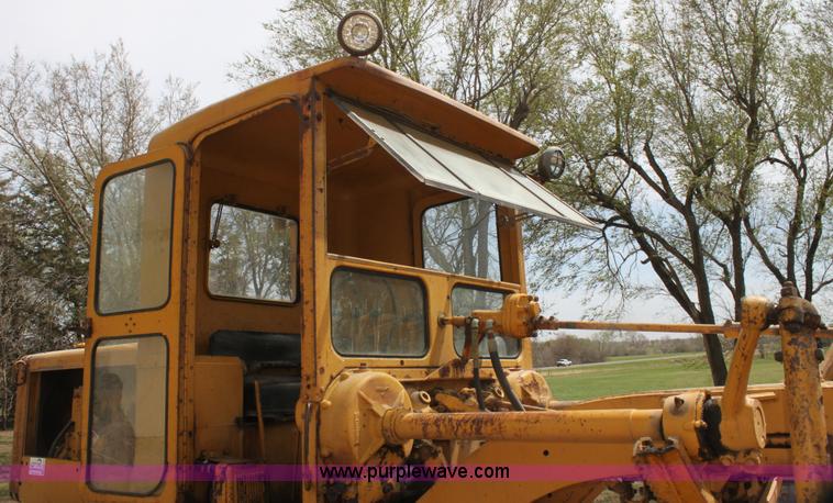 image for item H2113 Caterpillar 12 motor grader