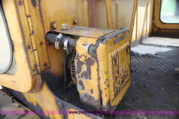 image for item H2113 Caterpillar 12 motor grader