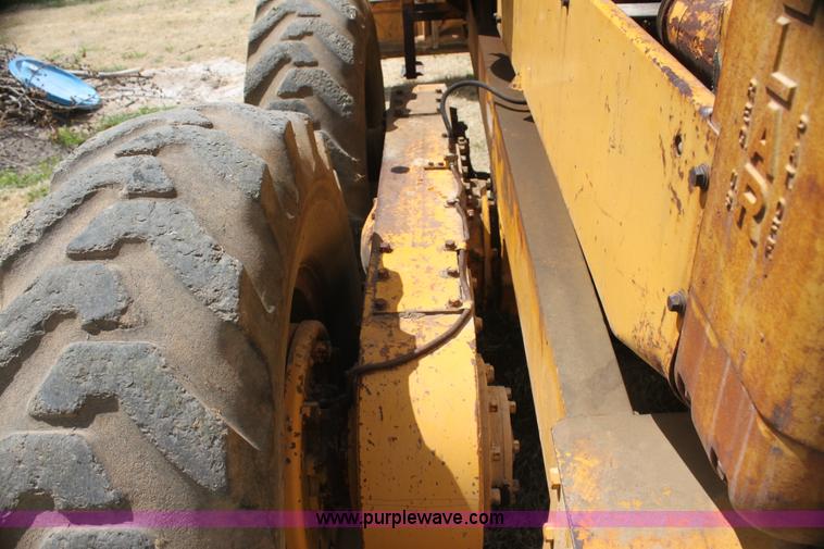 image for item H2113 Caterpillar 12 motor grader