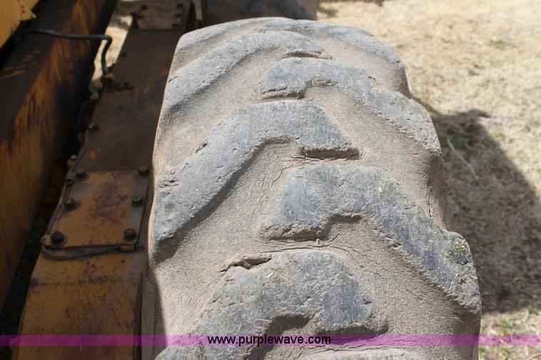 image for item H2113 Caterpillar 12 motor grader