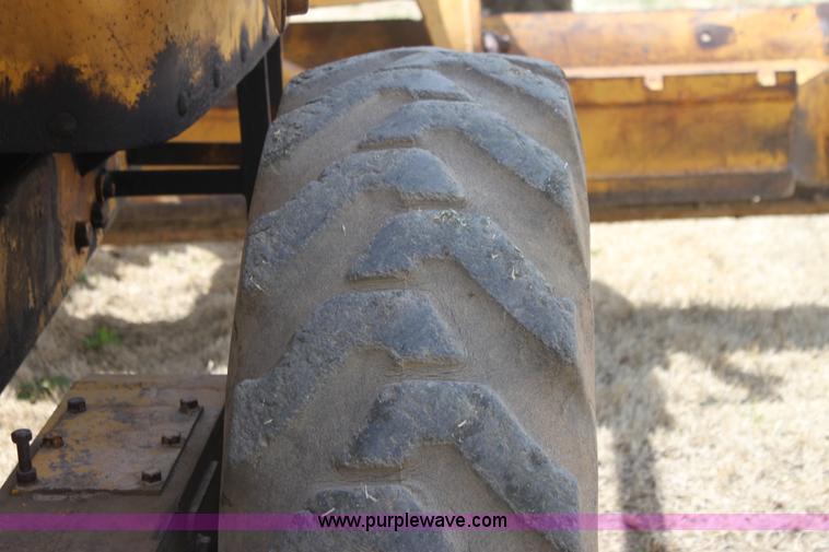 image for item H2113 Caterpillar 12 motor grader