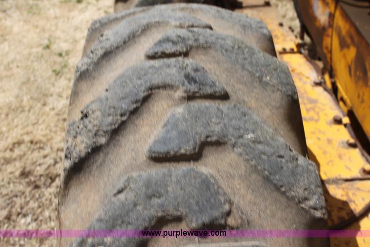 image for item H2113 Caterpillar 12 motor grader