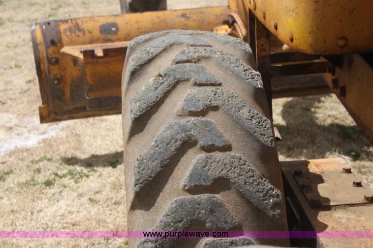 image for item H2113 Caterpillar 12 motor grader