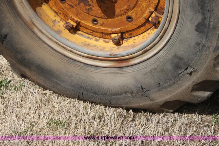 image for item H2113 Caterpillar 12 motor grader