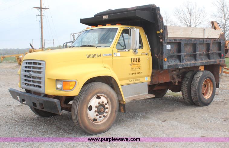 image for item H2596 1996 Ford F800 dump truck