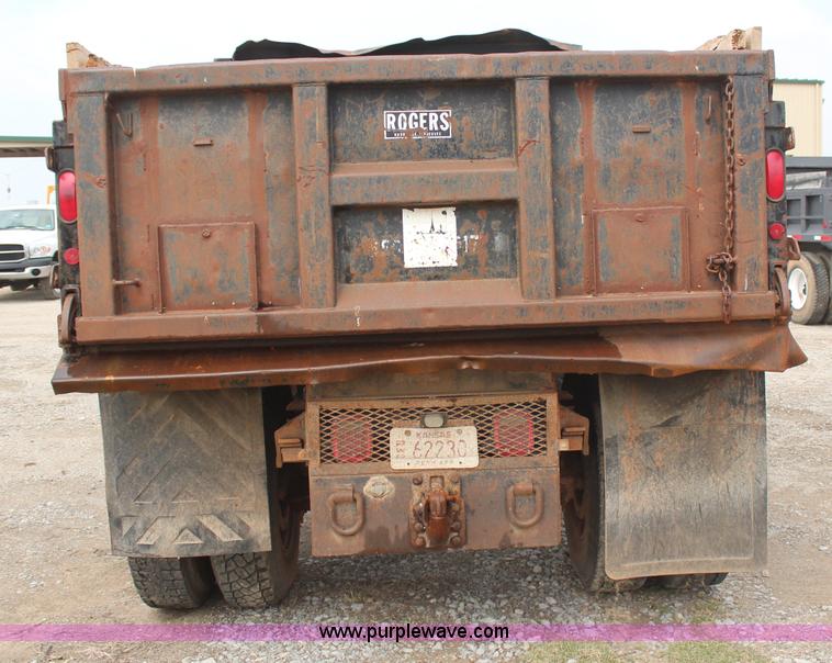 image for item H2596 1996 Ford F800 dump truck