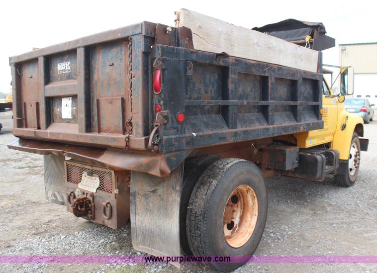 image for item H2596 1996 Ford F800 dump truck