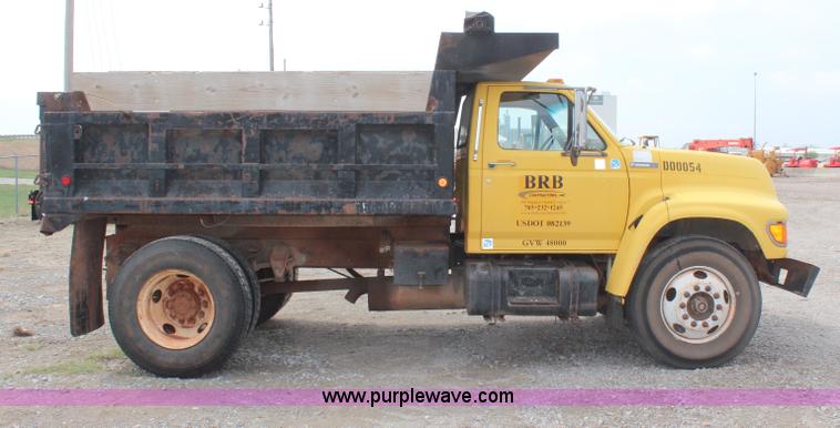 image for item H2596 1996 Ford F800 dump truck