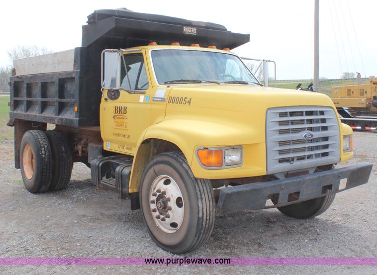 image for item H2596 1996 Ford F800 dump truck