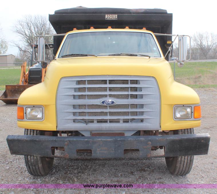 image for item H2596 1996 Ford F800 dump truck